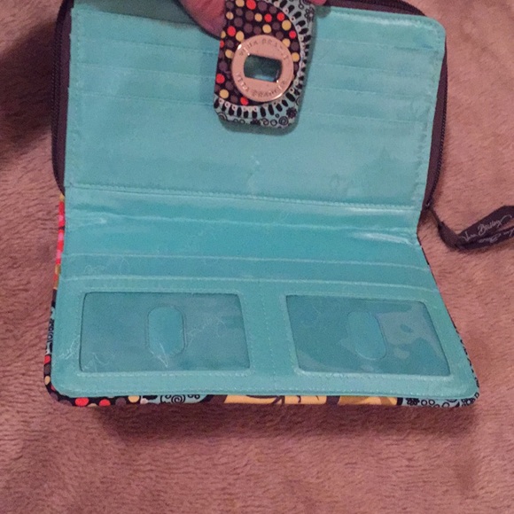 FINAL 🌹Vera Bradley Wallet - Picture 4 of 4